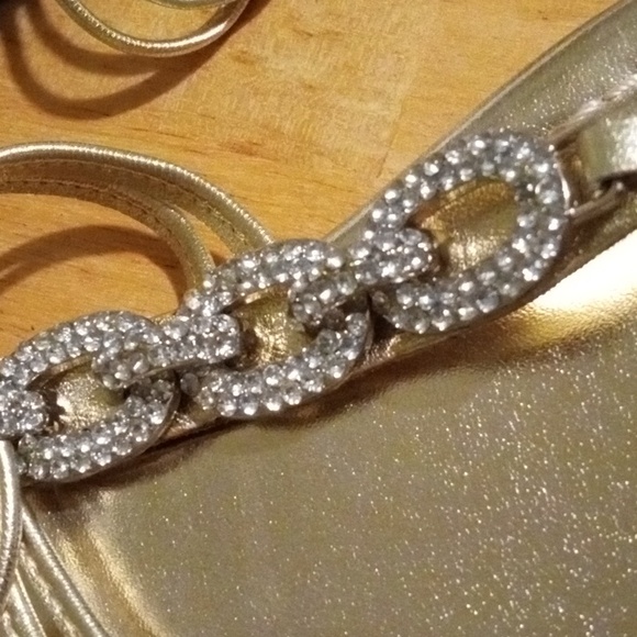 GUESS GOLD BLINGY FLAT SANDALS SIZE 6 NWOT GOLD W/ DIAMOND ACCENTS - Picture 4 of 6